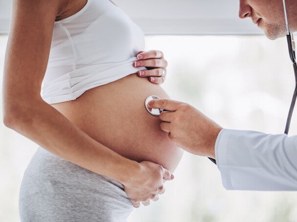 Stress over fussy eating prompts parents to pressure or reward at mealtime